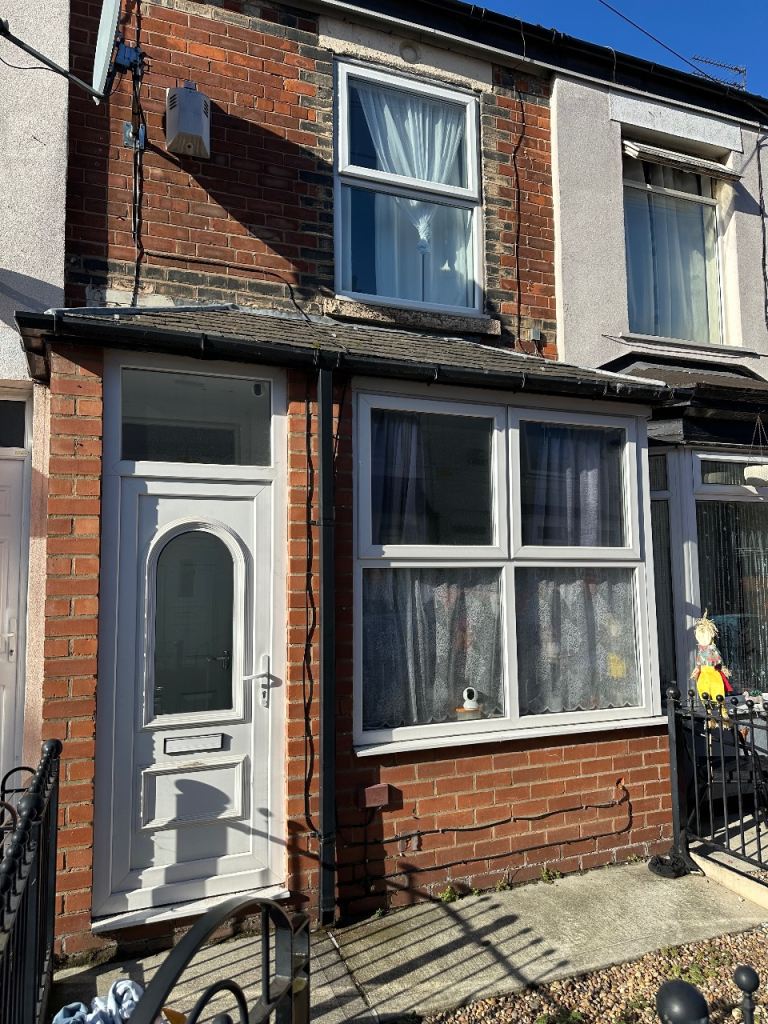 two bed mid terrace house in west hull hu3 area