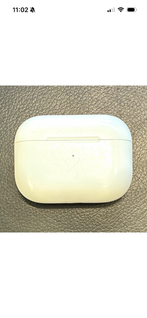 Apple AirPods Pro Charging Case with One AirPod