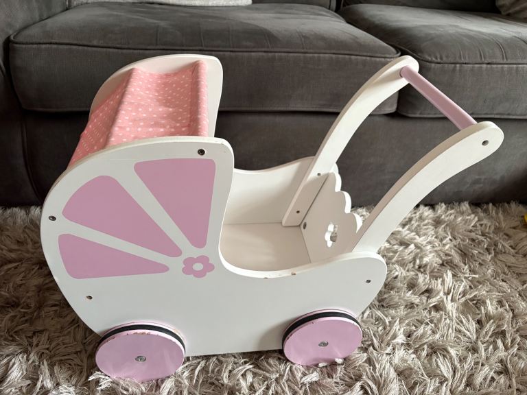 Wooden dolls pram ‘jojo maman bebe’