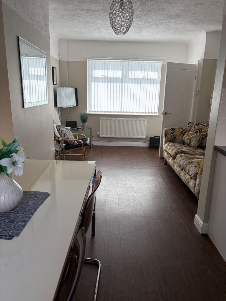 Liverpool L8, 2 bed furnished house to rent. 