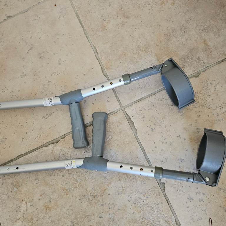 Adult Crutches Walking Aid Pair Set Height adjustable  Light weight 