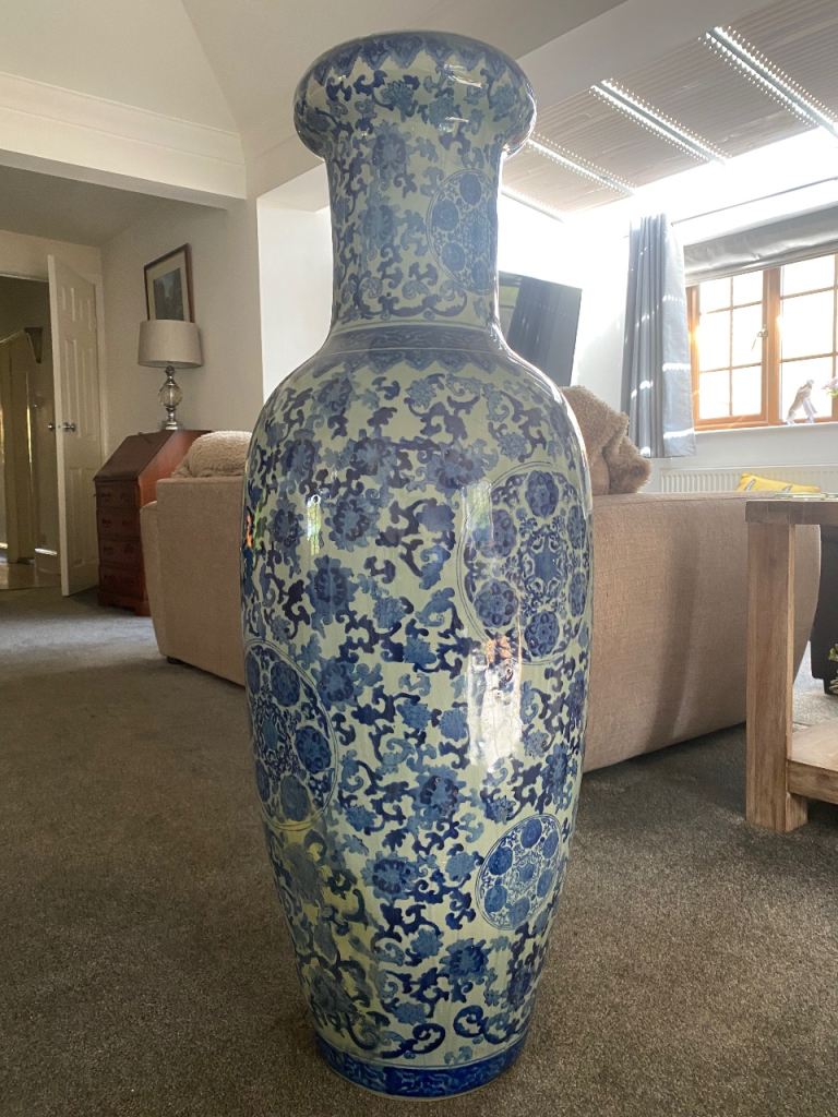 Beautiful Vintage Chinese Floral Pattern Porcelain Vase Approx. 107 Cm Tall