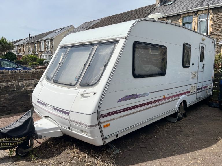 Swift Challenger 530SE with full awning 
