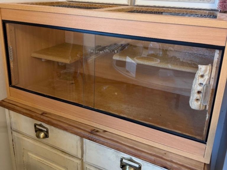 Pet Vivarium - Feel free to contact me