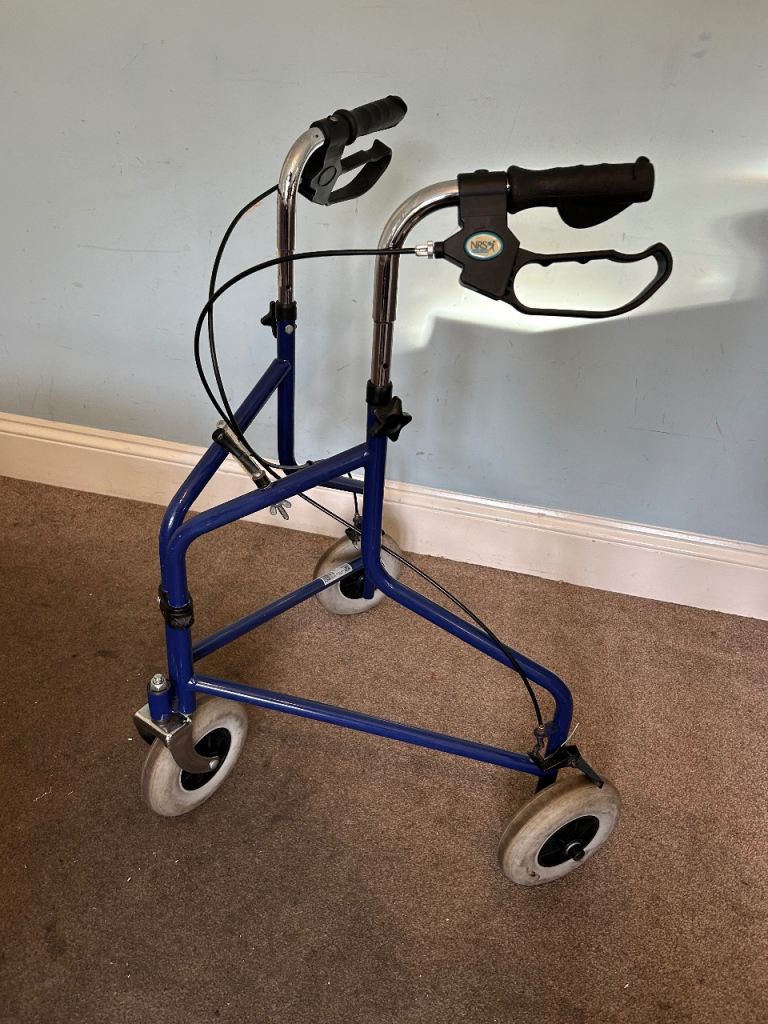 Disability 3 Wheel Adjustable Walker NRS Healthcare 3 Wheels Good condition  D213