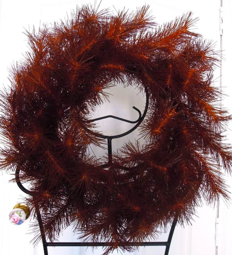 NEW - STURDY BEAUTIFUL WREATH / CENTREPIECE / WALL HANGING £65 INC CHRISTMAS
