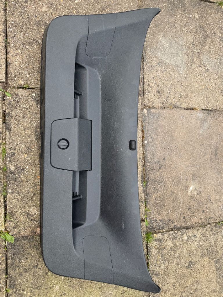 VW GOLF MK7 2013-18 BOOT LID TAILGATE LOWER PANEL 5G6867605