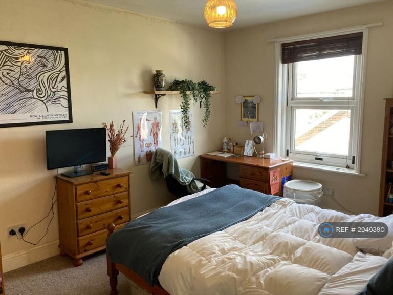 5 bedroom house in Shelbourne Road, Bournemouth, BH8 (5 bed) (#2949380)