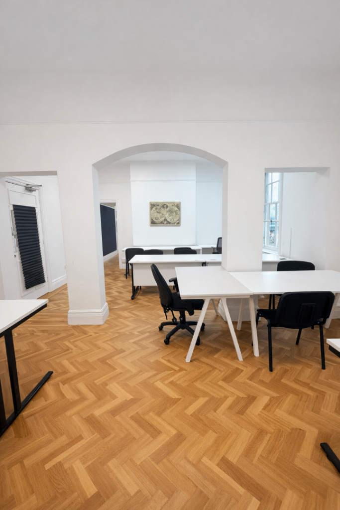 Bournemouth Desk to rent BH1 2EN