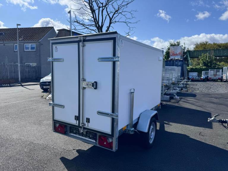 Brand New 6,8ft x 3,8ft x 4,1ft Single axle Box trailer with Barn doors 750KG Un braked