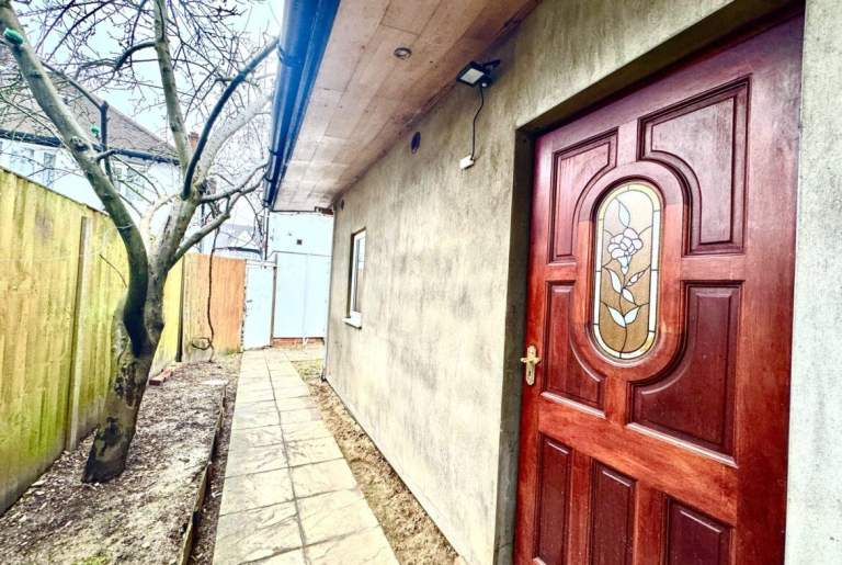  1 bed Apartment – Heathfield Gardens, Brent Cross, NW11-Ref: 2240