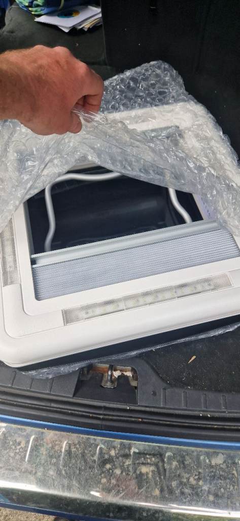 Caravan ,rv skylight 12v 