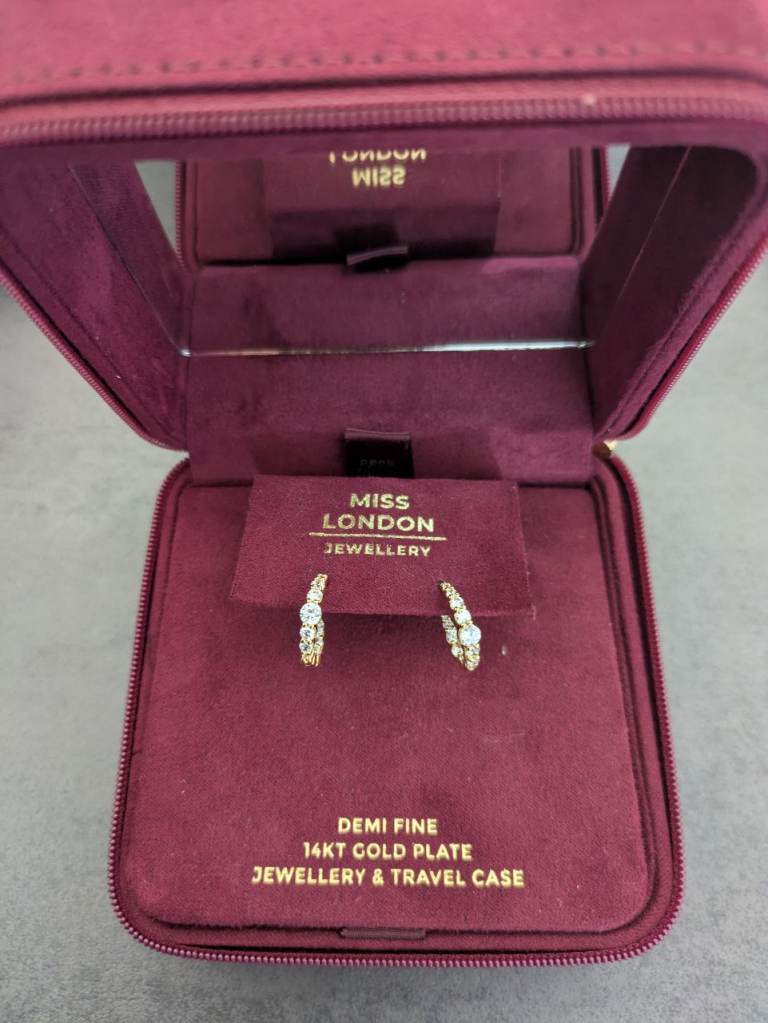14kt gold plate hoop earrings in travel box