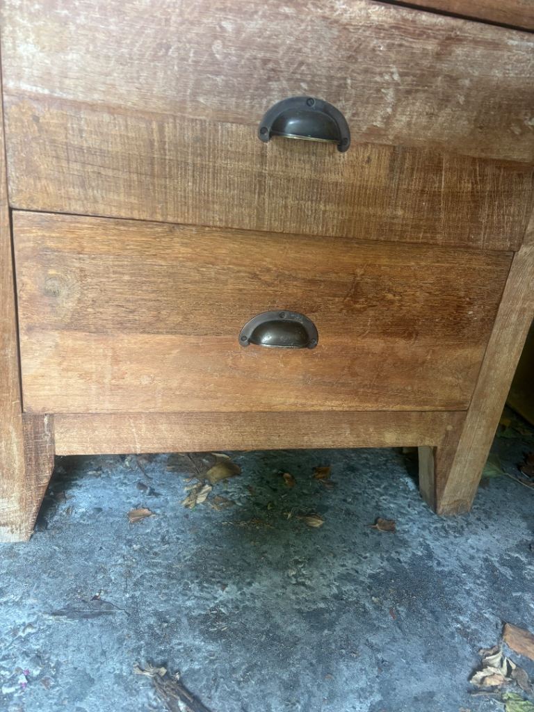 Solid wood chest of drawers 