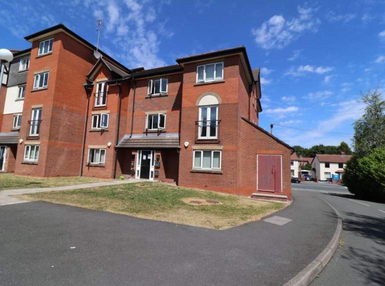 2 bed part furnished swinton 