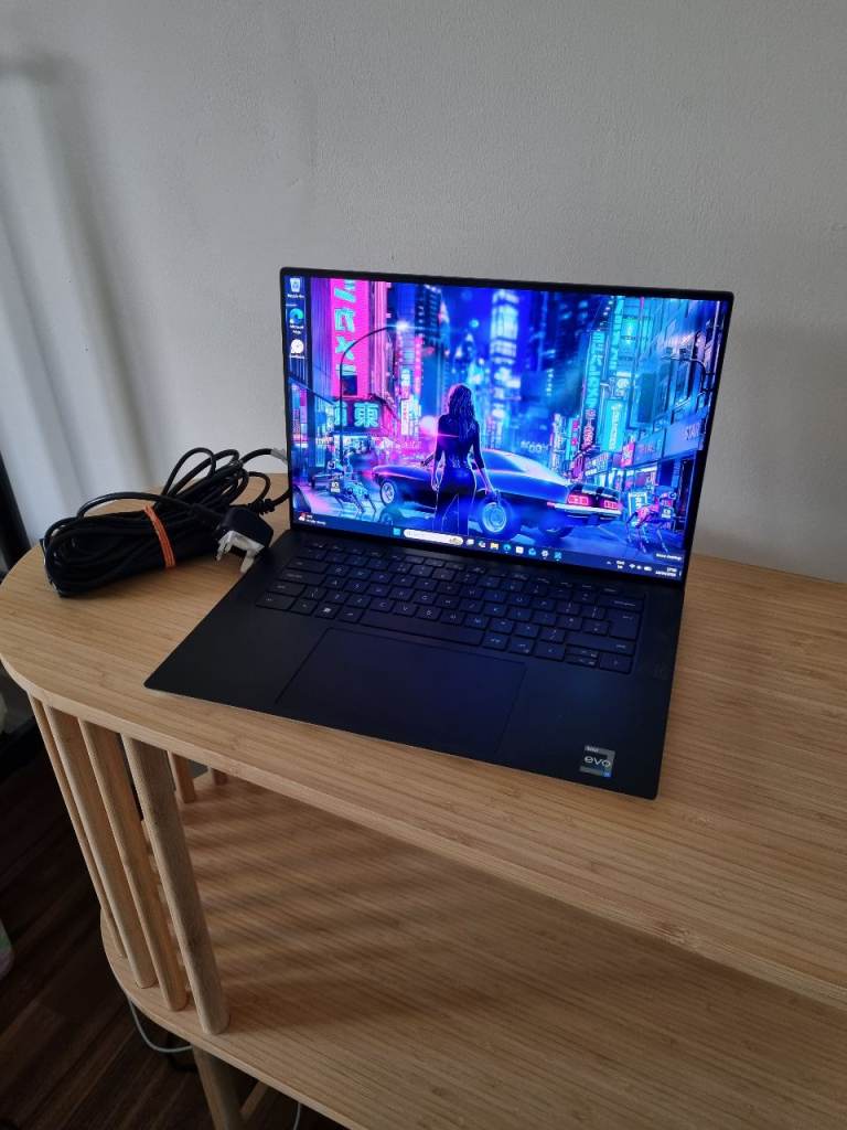 Dell XPS 15 9530 3.5K OLED Rtx 4050 i7-13th gen 16 gb ram 1 tb ssd