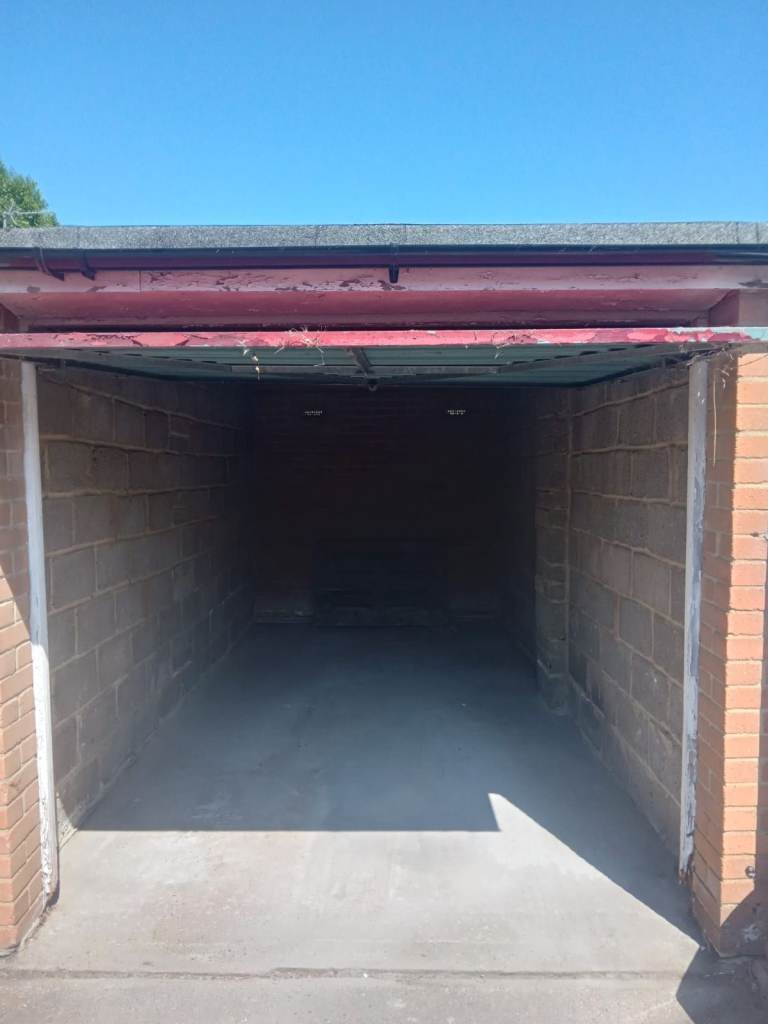 Garage for rent in South Wimbledon/Merton Park SW19