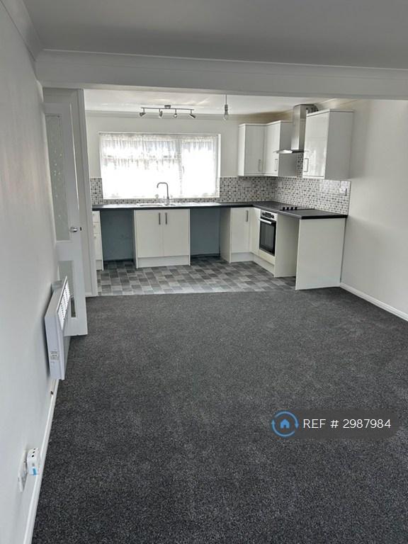 1 bedroom flat in Church Road, Benfleet, SS7 (1 bed) (#2987984)