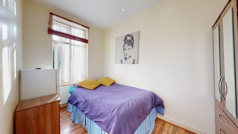 Room to rent on Chatsworth Road, London