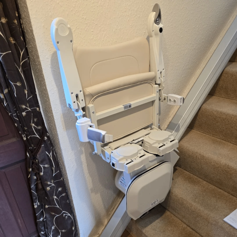 Handicare 1100 Stair Lift (August 2022) – Excellent Condition