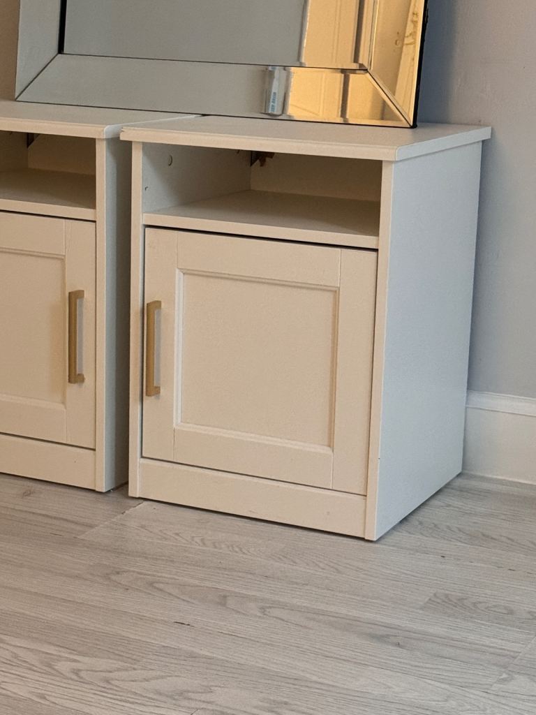 BEDSIDE TABLES