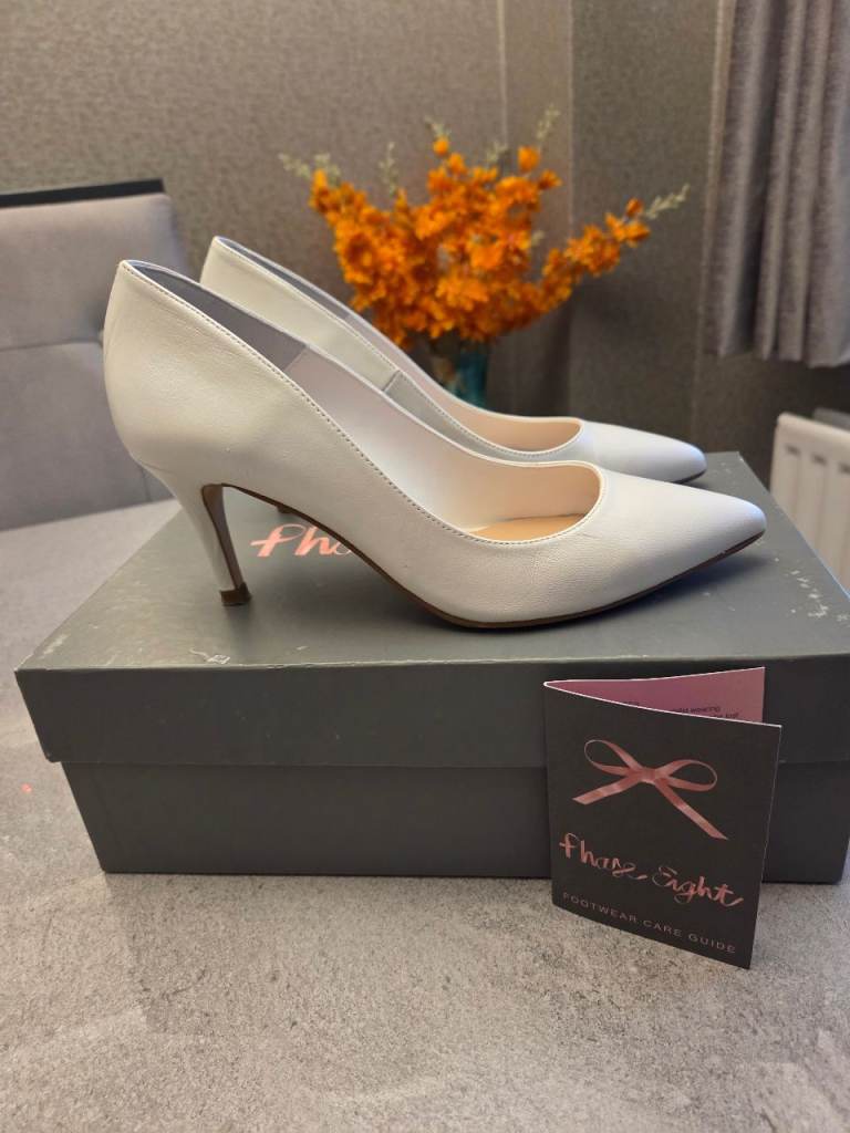 PHASE EIGHT LADIES SOFT LEATHER COURT SHOES SIZE 3