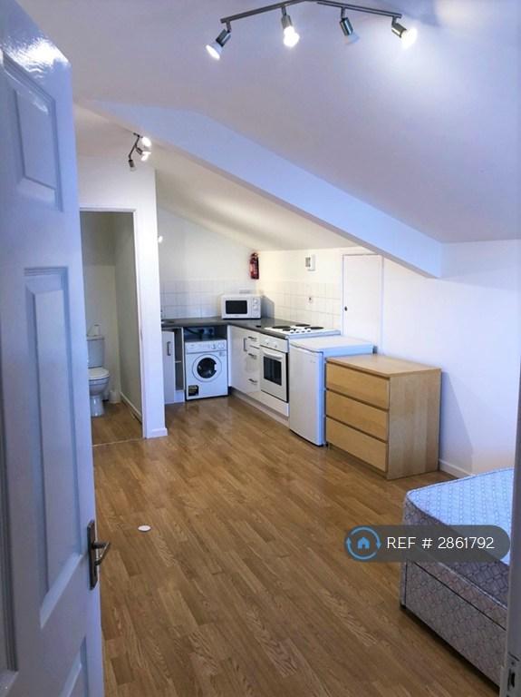 Studio flat in Deer Park Road, South Wimbledon, SW19 (#2861792)