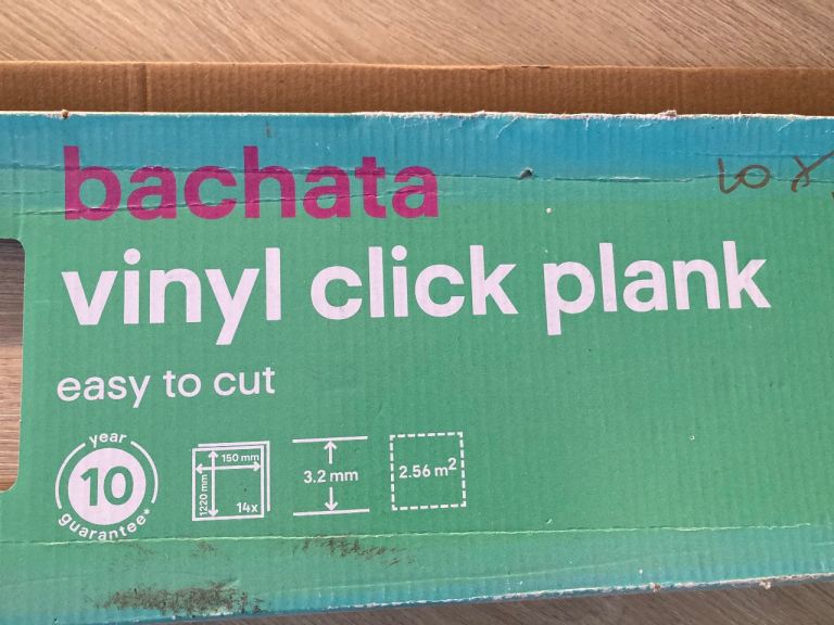 Vinyl click plank flooring