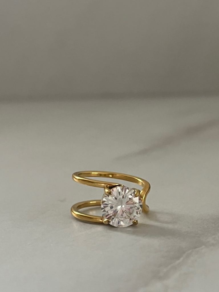Gold Ring with Clear Stone – Good Condition