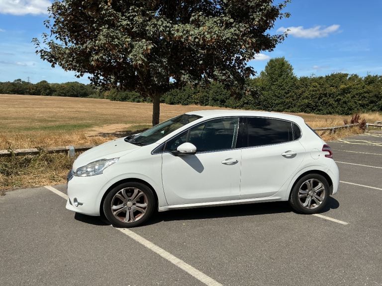 Peugeot, 208, Hatchback, 2013, Manual, 1560 (cc), 5 doors