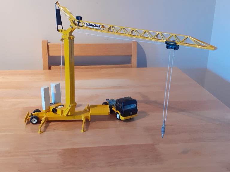 SIKU - 1:55 scale, No.3913 - MERCEDES BENZ SK with LIEBHERR TOWER CRANE