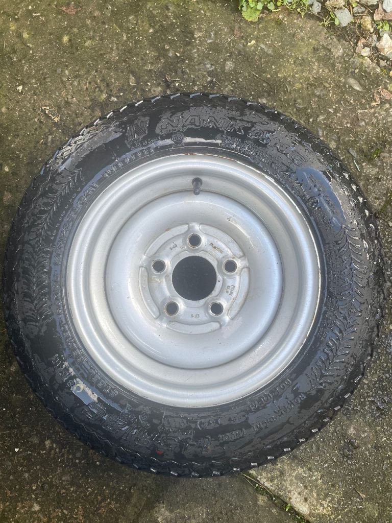 Heavy duty trailer wheel and new 12” tyre 