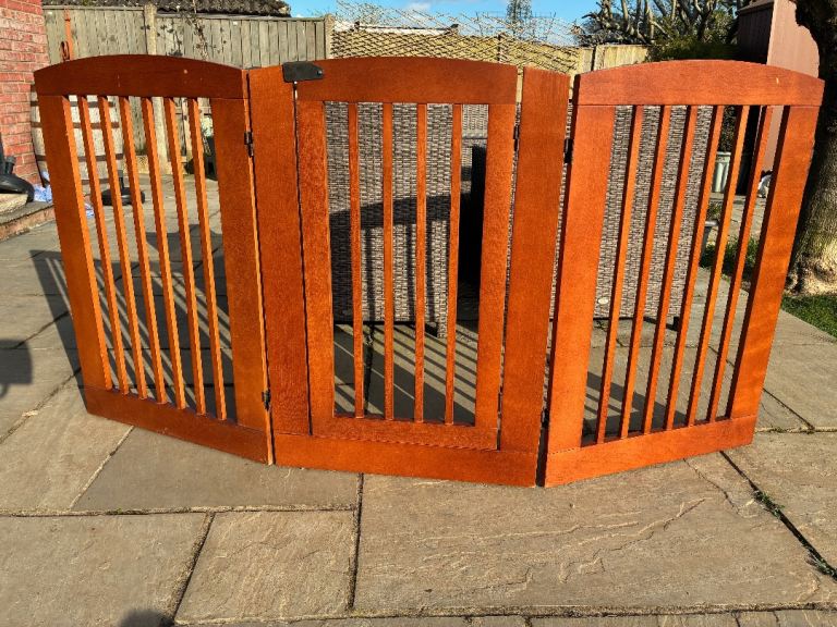 Heavy 3 Panel Wooden Dog Gate / Baby Gate - Very Good Quality and Condition