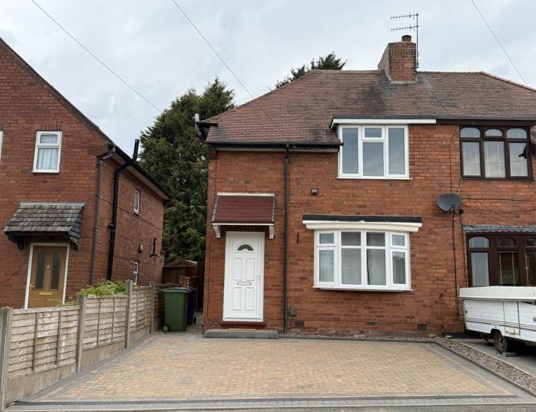 3 bed semi-detached, newly refurbished, great location