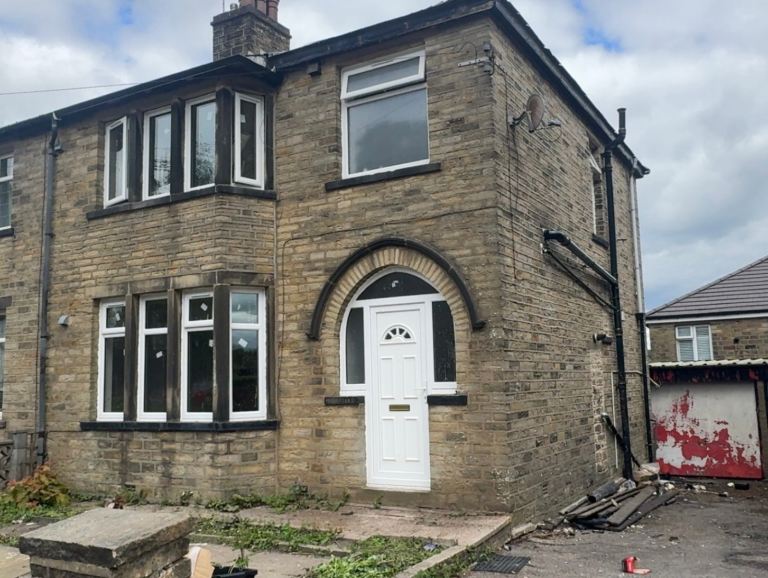 3 BEDROOM SEMI DETACHED HOUSE TO LET - ARDEN ROAD , HALIFAX