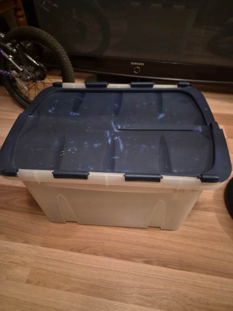 Large Plastic Storage Box with Lid – Fair Condition