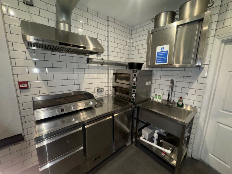 New Commercial / pub / dark / ghost kitchen to rent hire in e14