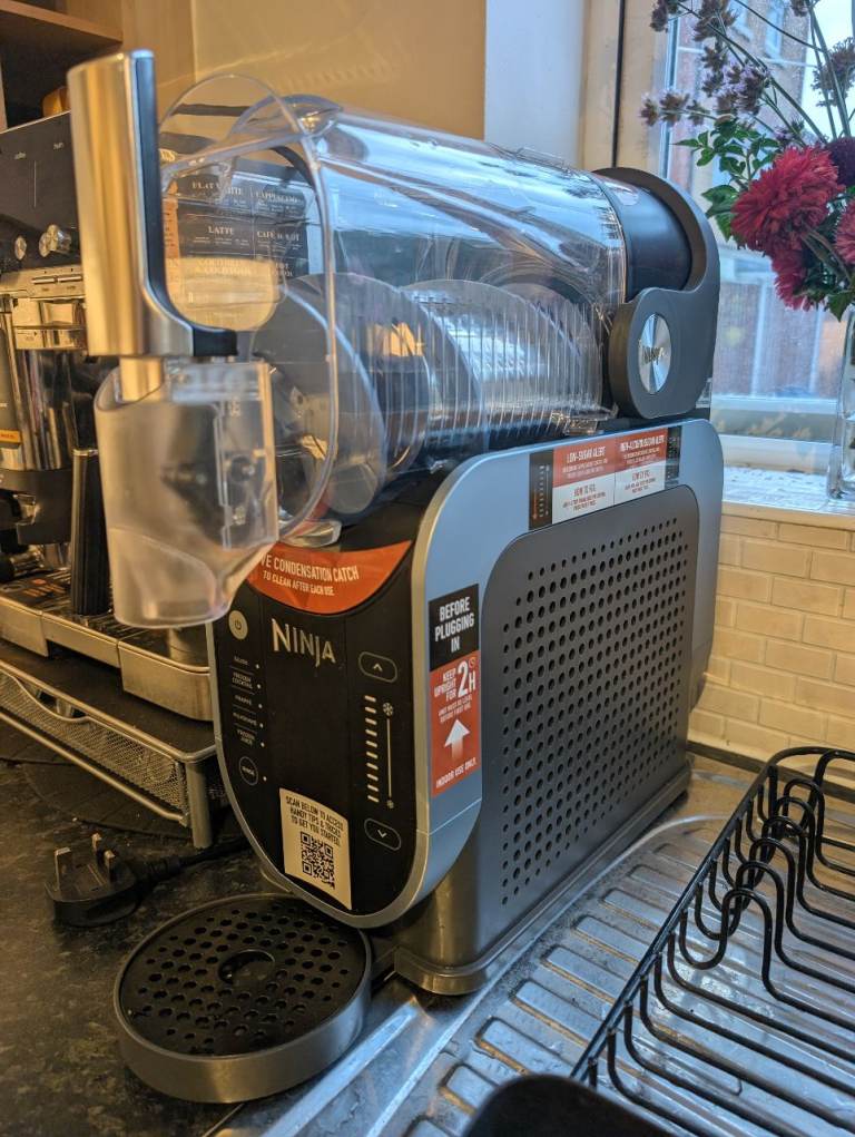 Ninja SLUSHi Frozen Drink Maker FS301U