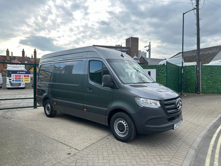 Mercedes-Benz Sprinter (MWB) 315 (Standard Roof)
