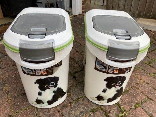 Curver pet food containers - wheeled and airtight - 35liter