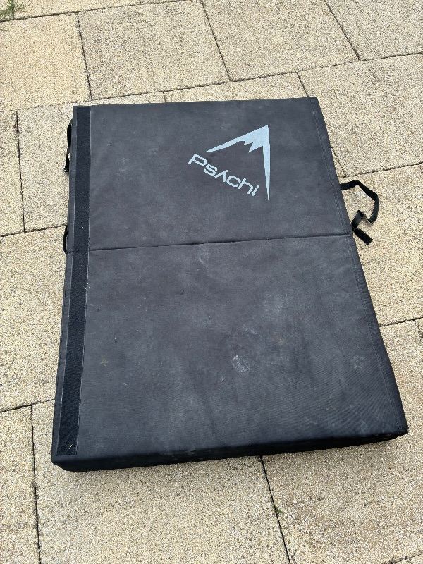 Climbing bouldering mat