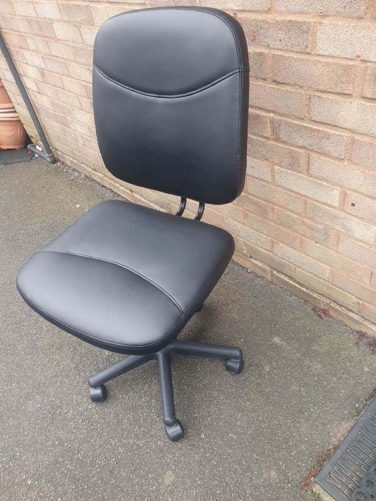 Black Leather Large Office Chair, Working Fine, Height Adjustable, On Wheels , VGC, Never Used.