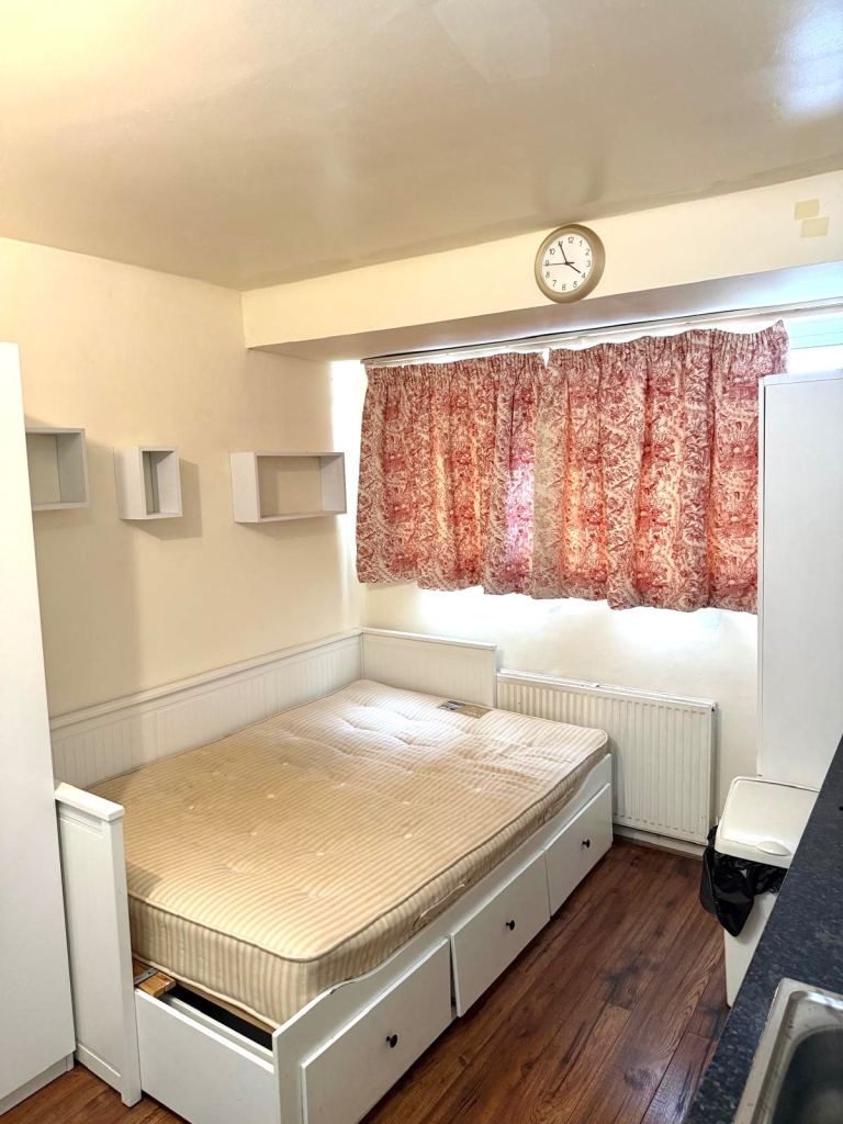 Double room with own kitchen for single occupancy or couple Postcode UB6 0NY
