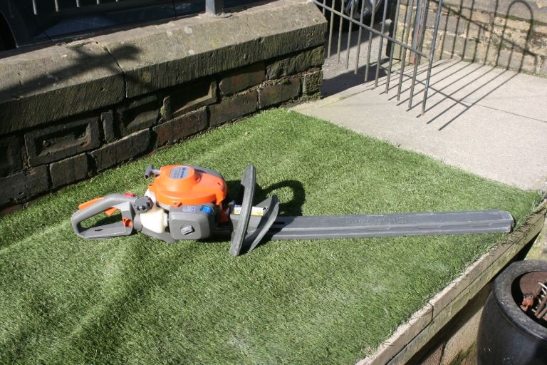 Husqvarna 122HD60 Petrol Hedge Trimmer