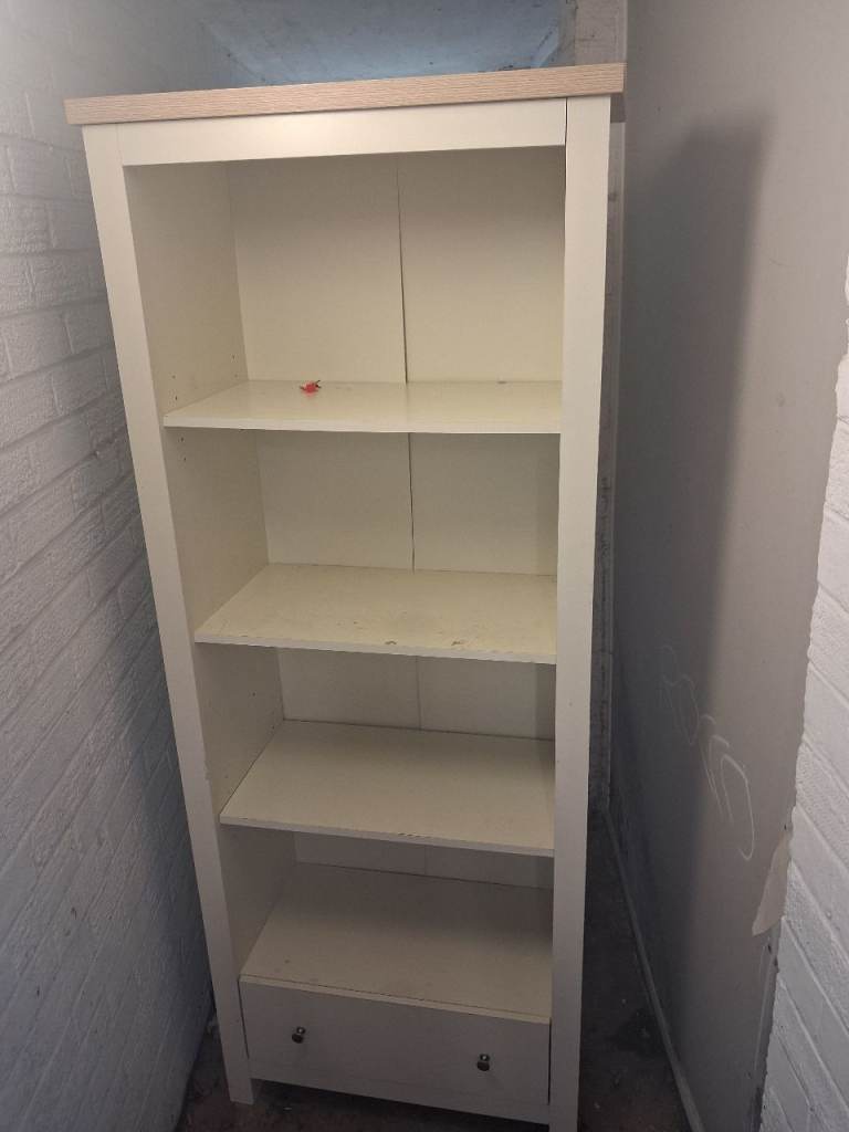 Took shelf great in lounge or any where really no more for it no more