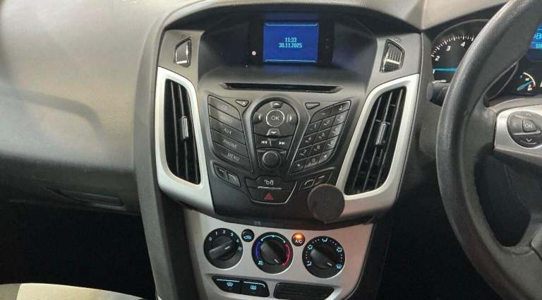 2011 Ford Focus 1.6 125 Zetec 5dr HATCHBACK PETROL Manual