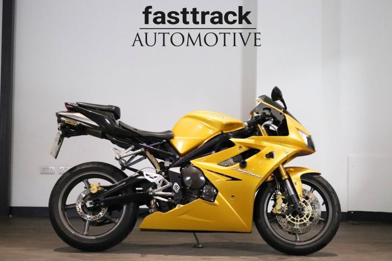 Triumph Daytona 675 - 2006 - HUGE HISTORY - CARBON TAIL PIECE 