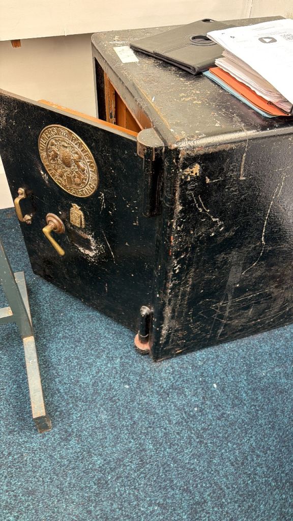 Vintage Heavy-Duty Fire Resistant Safe – Antique Office/Workshop Safe