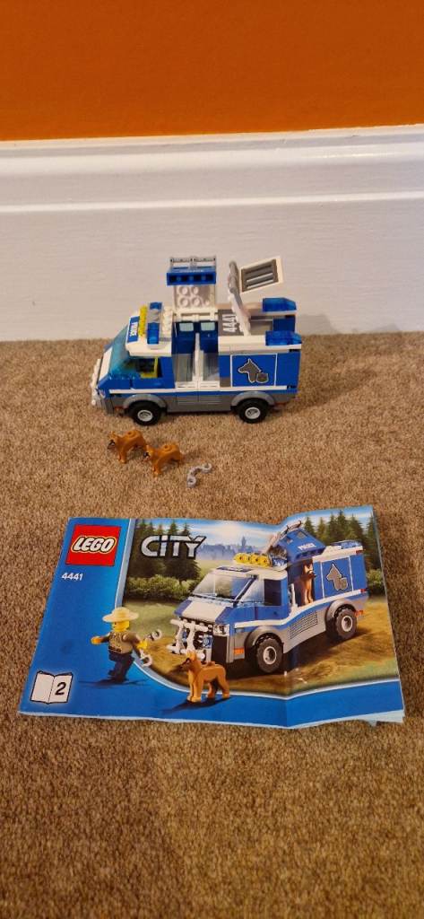  LEGO CITY POLICE DOG VAN. VERY GOOD CONDITION. NO DRIVER.