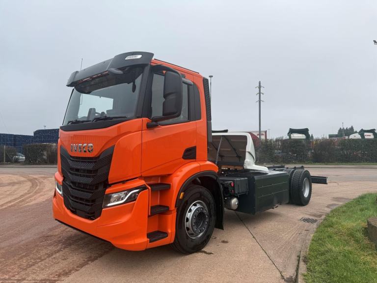 BRAND NEW UNREGISTERED IVECO S-WAY 400 CNG 18 TON CHASSIS CAB